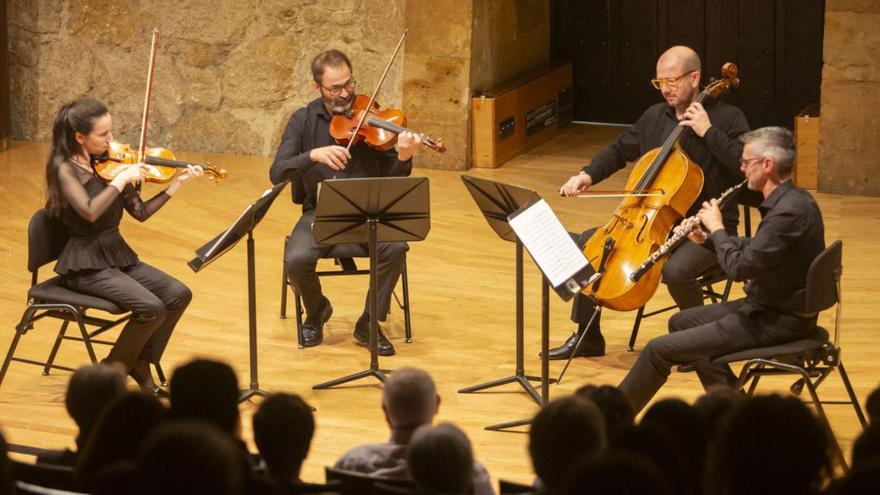 Por la izquierda, Elena Albericio, Vicente Alama, Nicolás Cernea y Juan Pedro Romero, ayer, durante su concierto en la sala de cámara del Auditorio Príncipe Felipe en el ciclo «Vermut de Cámara» de la OSPA. | David Cabo