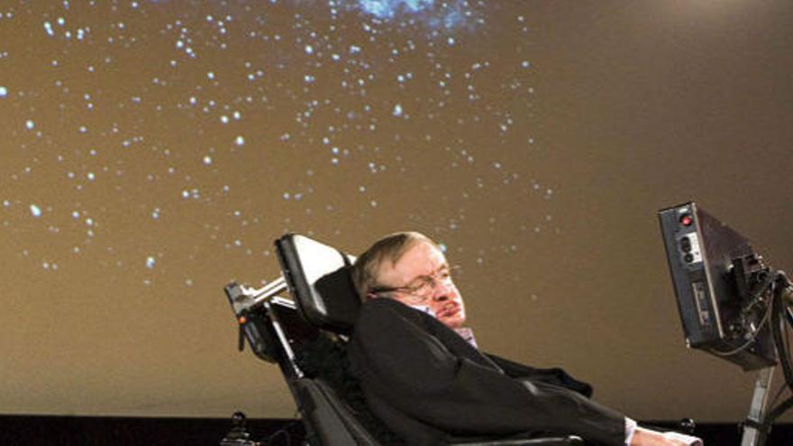 Stephen Hawking durante el discurso sobre la creación del Universo en la Universidad de Ginebra