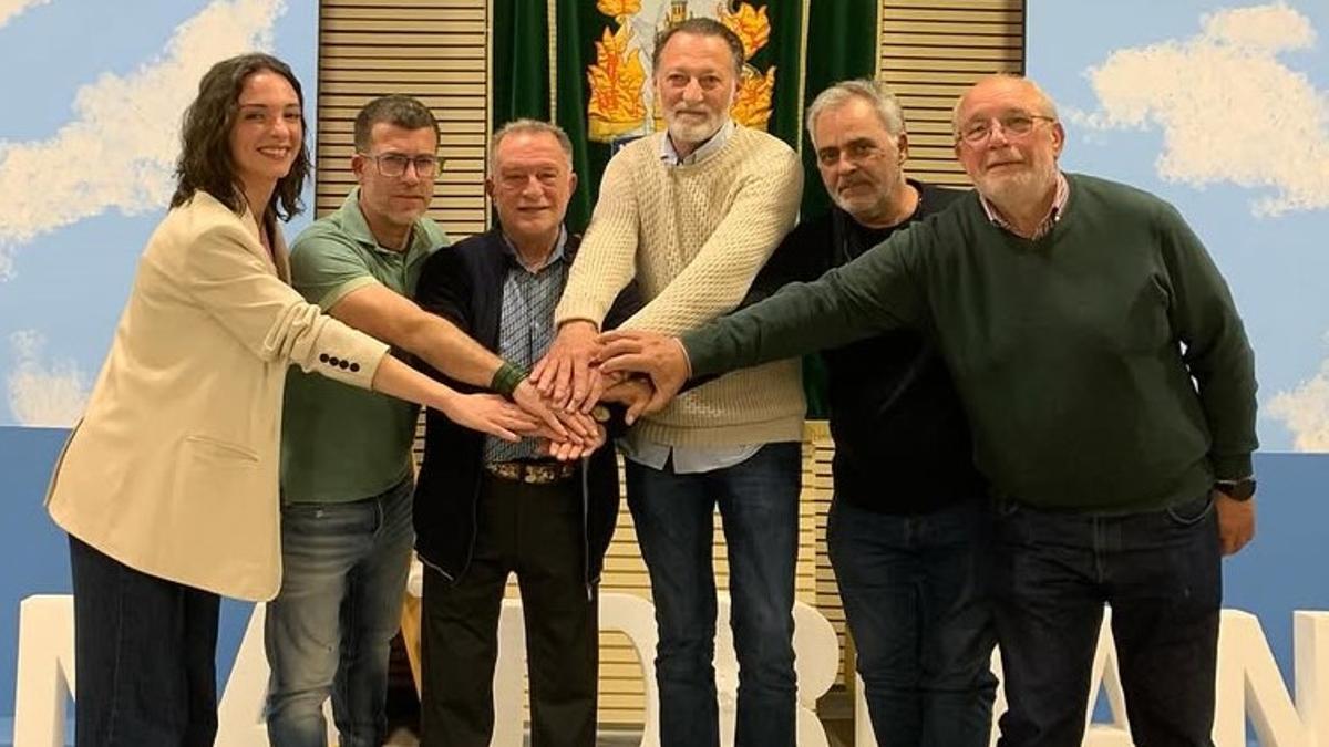 Pere Borrego, junto a los nuevos rectores de la comisión