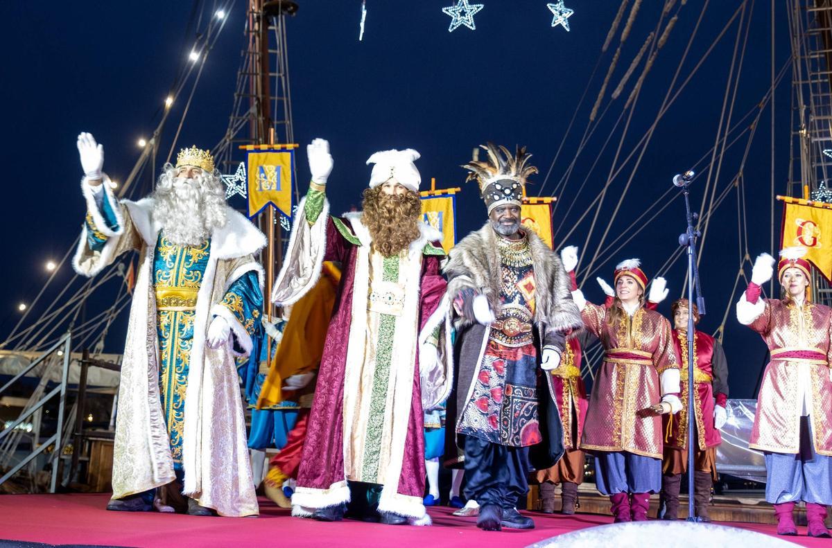 FOTOS | La ilusión echa a andar en Palma con la llegada de los Reyes Magos