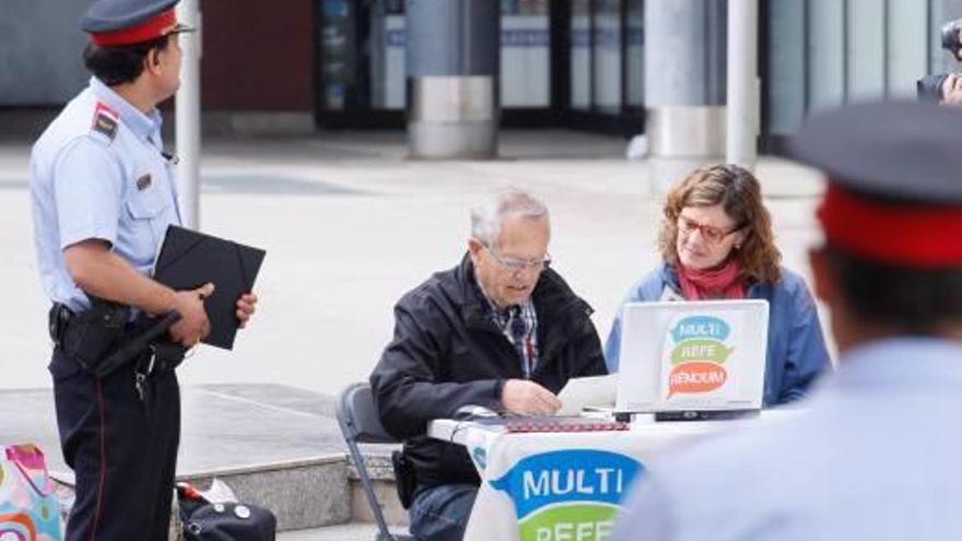 Els Mossos al multireferèndum.