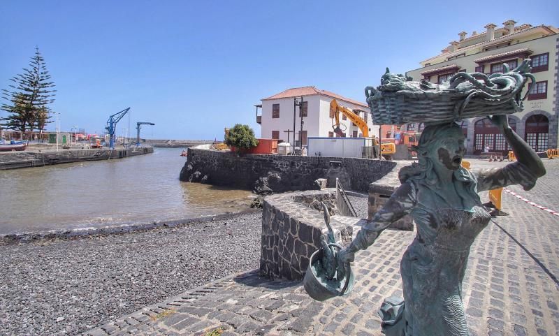 Vertido incontrolado de las obras anexas al muelle Puerto de la Cruz 25/05/20  | 25/05/2020 | Fotógrafo: María Pisaca Gámez