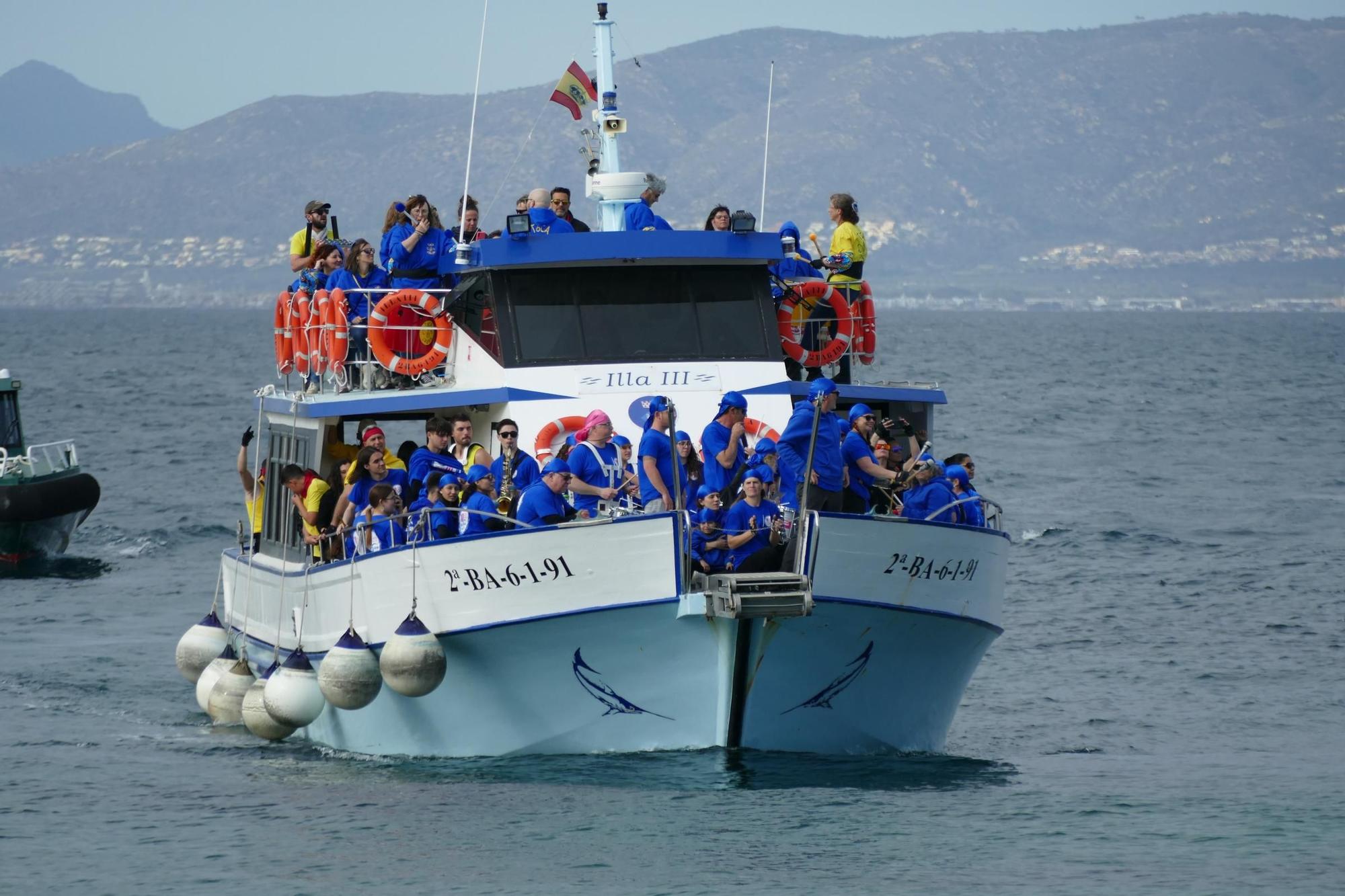 La Batuscala celebra 10 anys desembarcant a la platja de les Barques de l'Escala