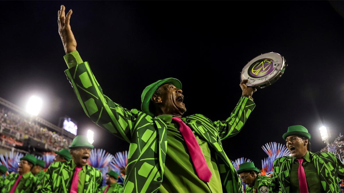 Pelea multitudinaria en el carnaval de Brasil