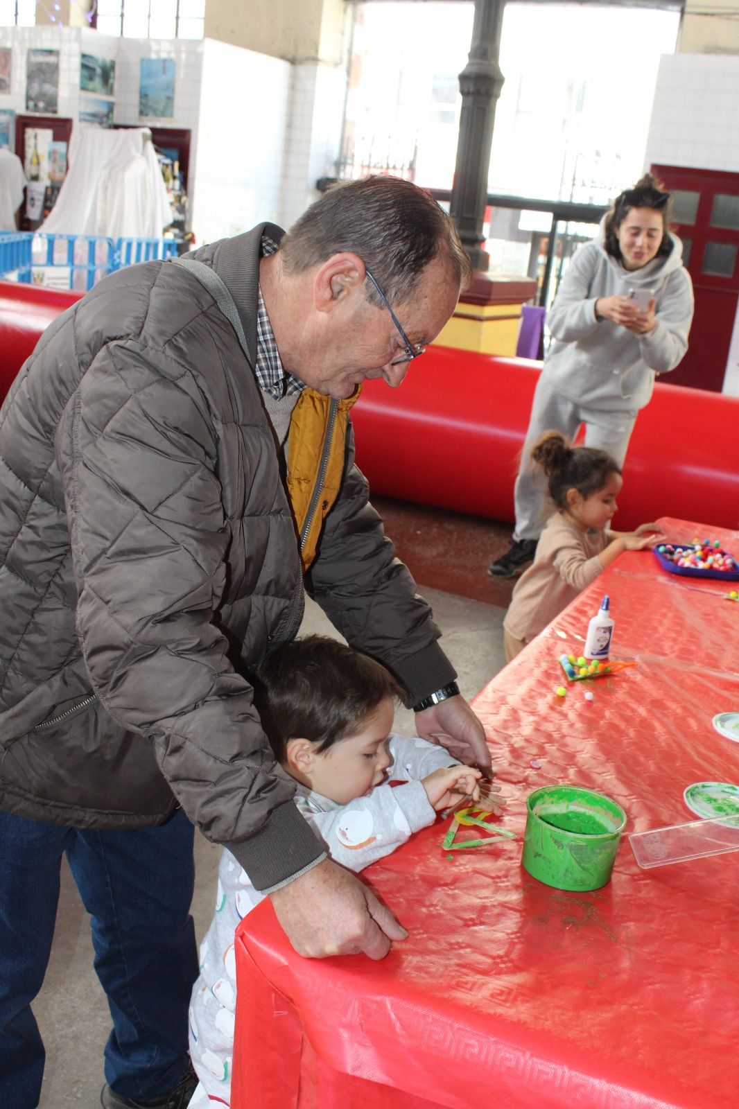 Así fue la inauguración del Salón de Navidad de Villaviciosa, la gran cita de ocio infantil de estas fechas