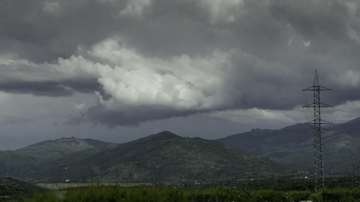 Fotogalería | La lluvia regresa a Extremadura: la lluvia cubre el paisaje de Hervás