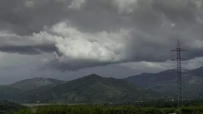Fotogalería | La lluvia regresa a Extremadura: la lluvia cubre el paisaje de Hervás