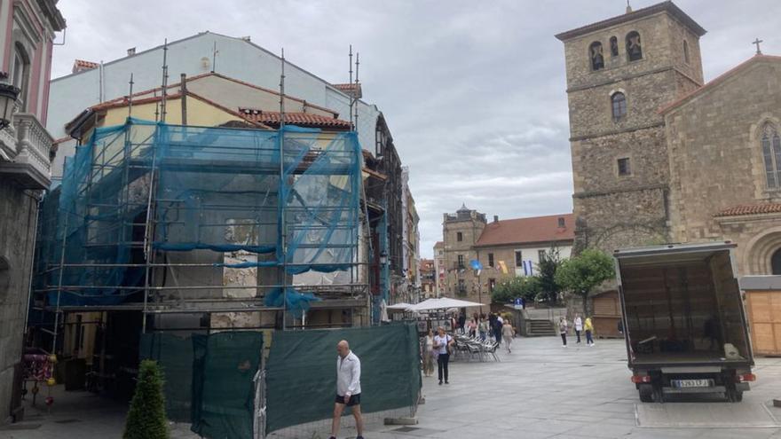 Los afectados por el cierre de la calleja de los Cuernos: &quot;La opción que nos han dado es entrar desde la calle de la Cámara marcha atrás&quot;