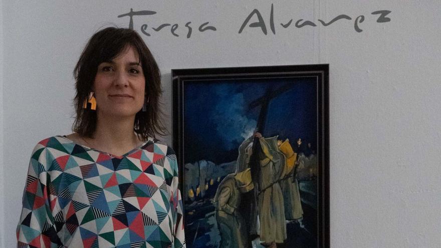 Teresa Álvarez con la obra pictórica que se ha convertido el cartel de 2024.