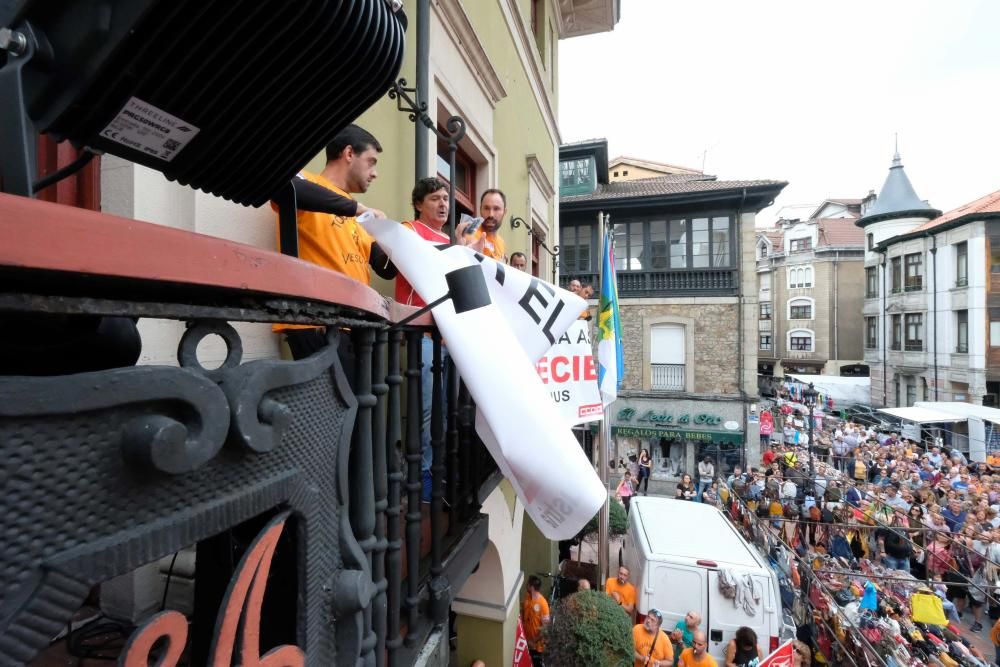 Siete mil personas claman en Langreo contra el cierre de Vesuvius