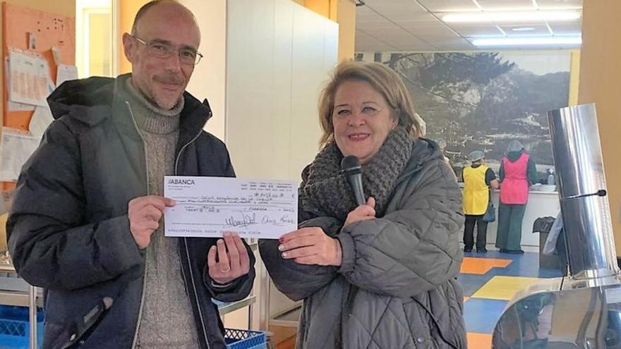 Imagen de la entrega del cheque. | // L. O.