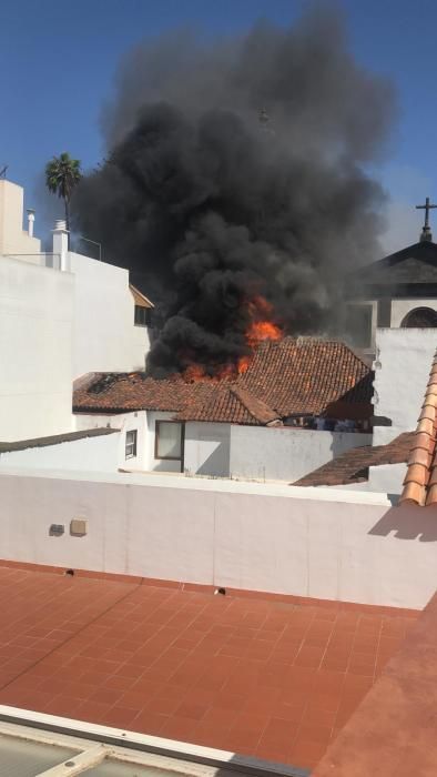 Un incendio destruye el Ateneo de La Laguna