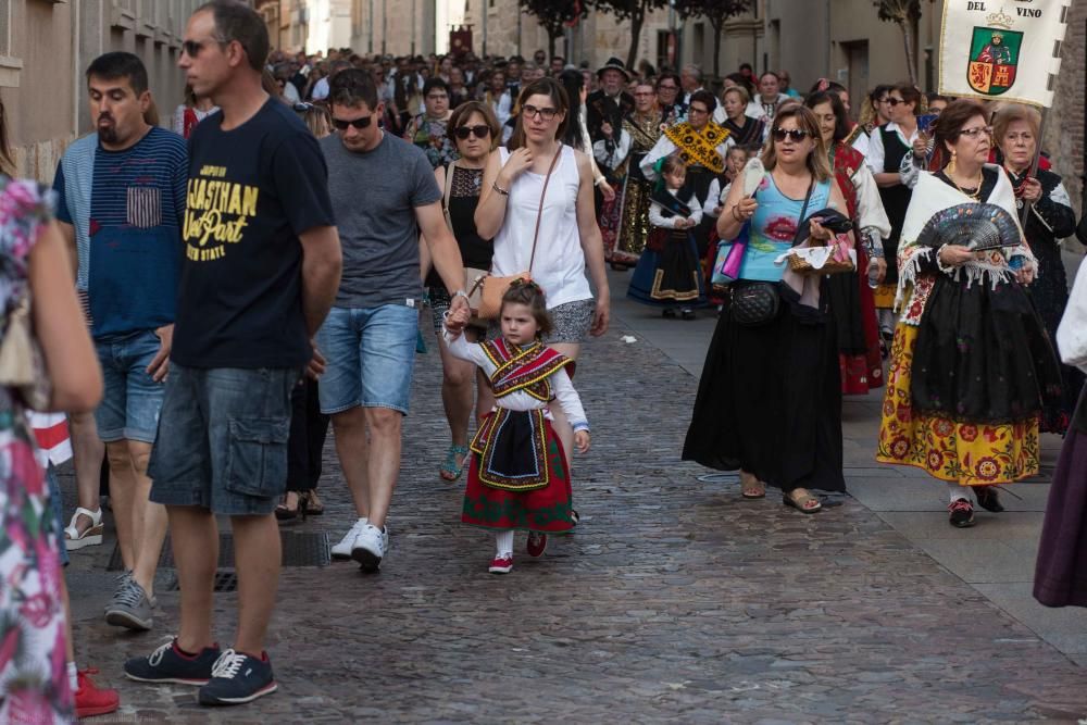 Desfile de trajes regionales