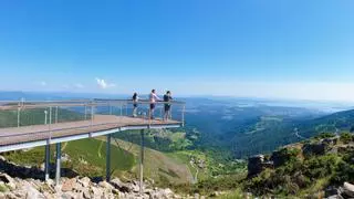 El mirador a casi 700 metros de altura de Rianxo desde el que se pueden ver las torres de la Catedral