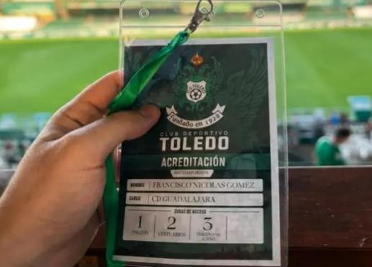 Acreditación de Francisco Nicolás para el partido