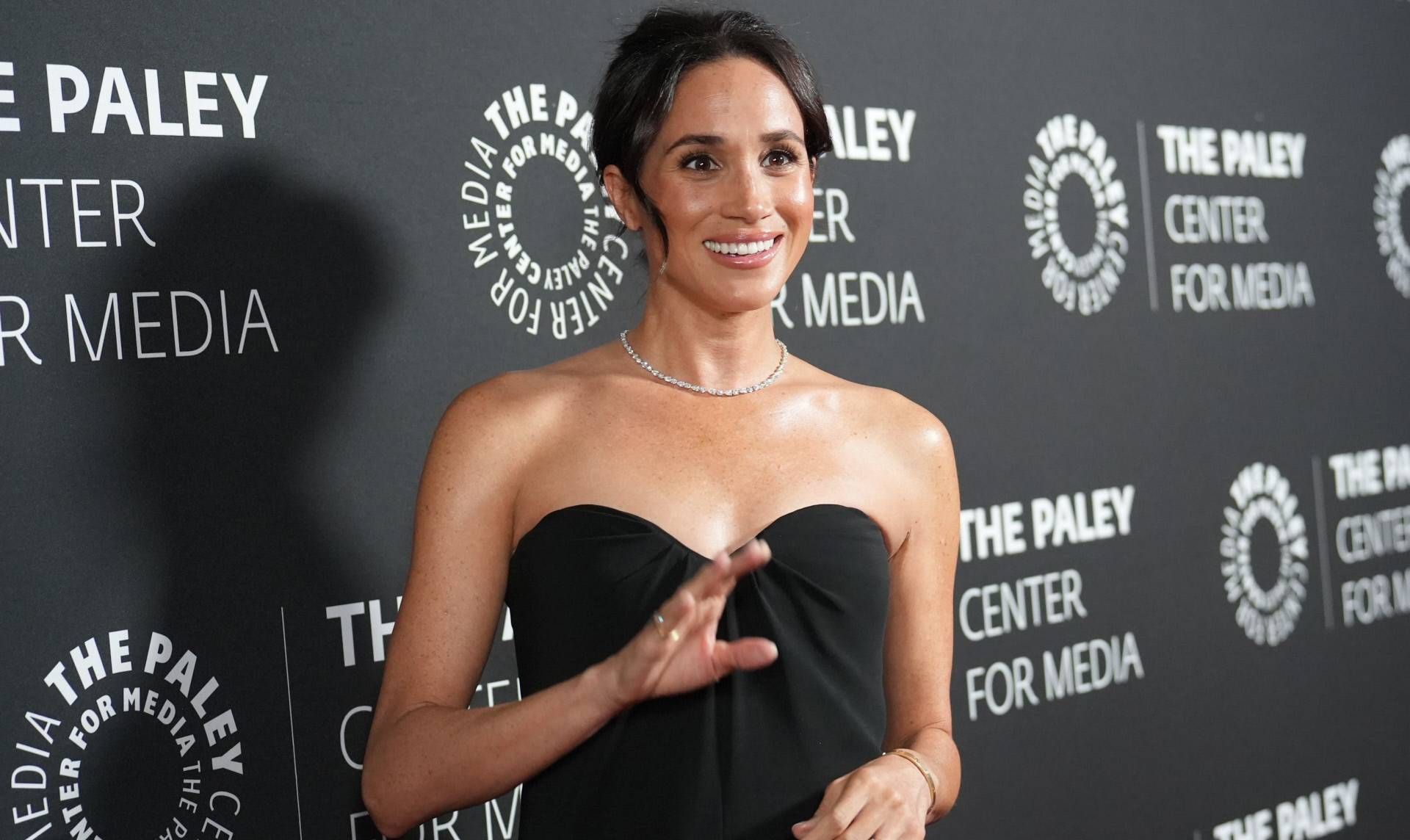 Meghan Markle posa como una auténtica estrella de Hollywood.