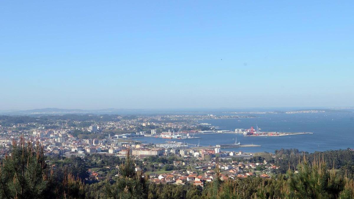 Vistas de parte de la comarca de O Salnés desde O Xiabre.