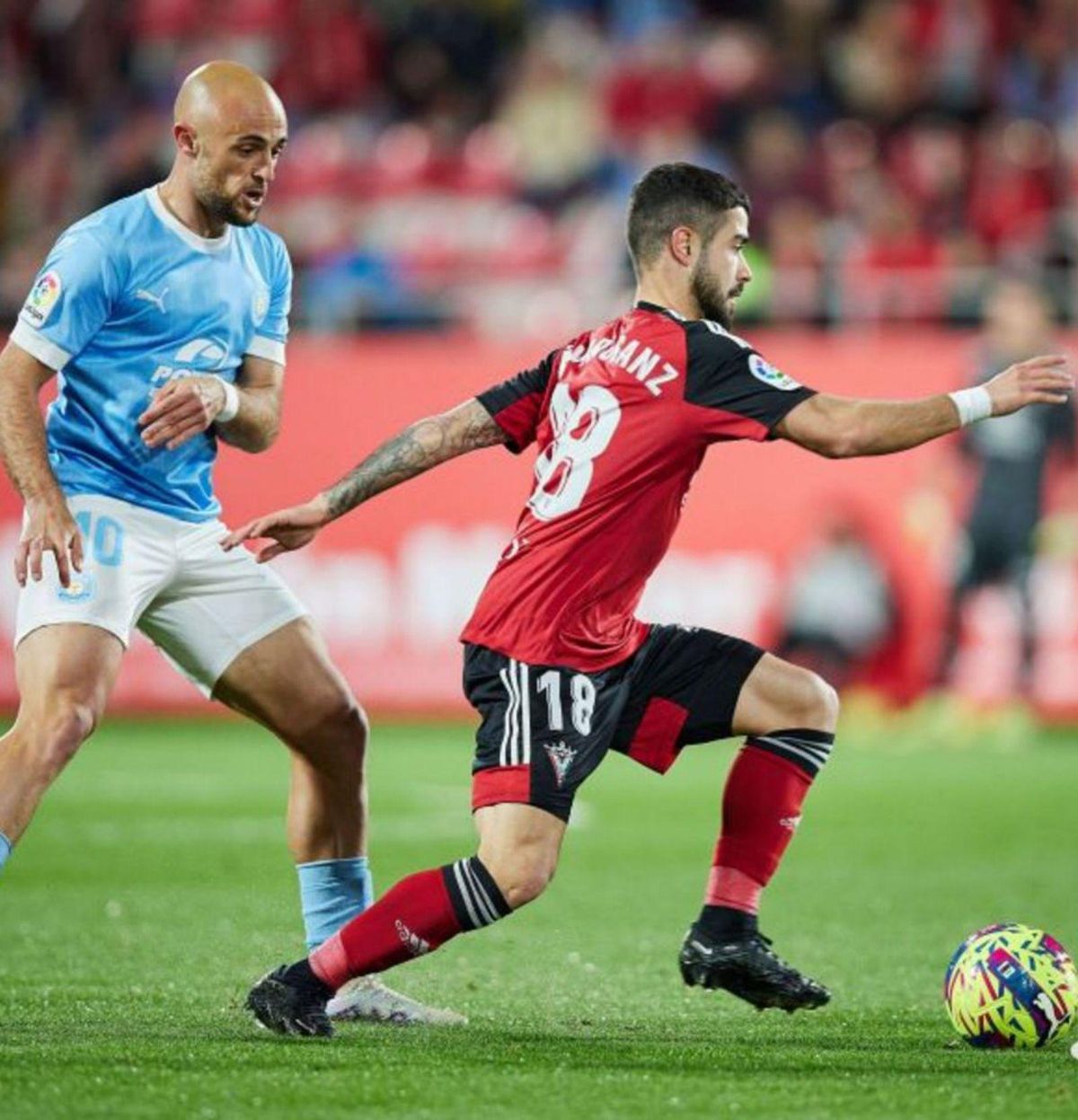 Ekain observa el avance de Álvaro Sanz. | LALIGA