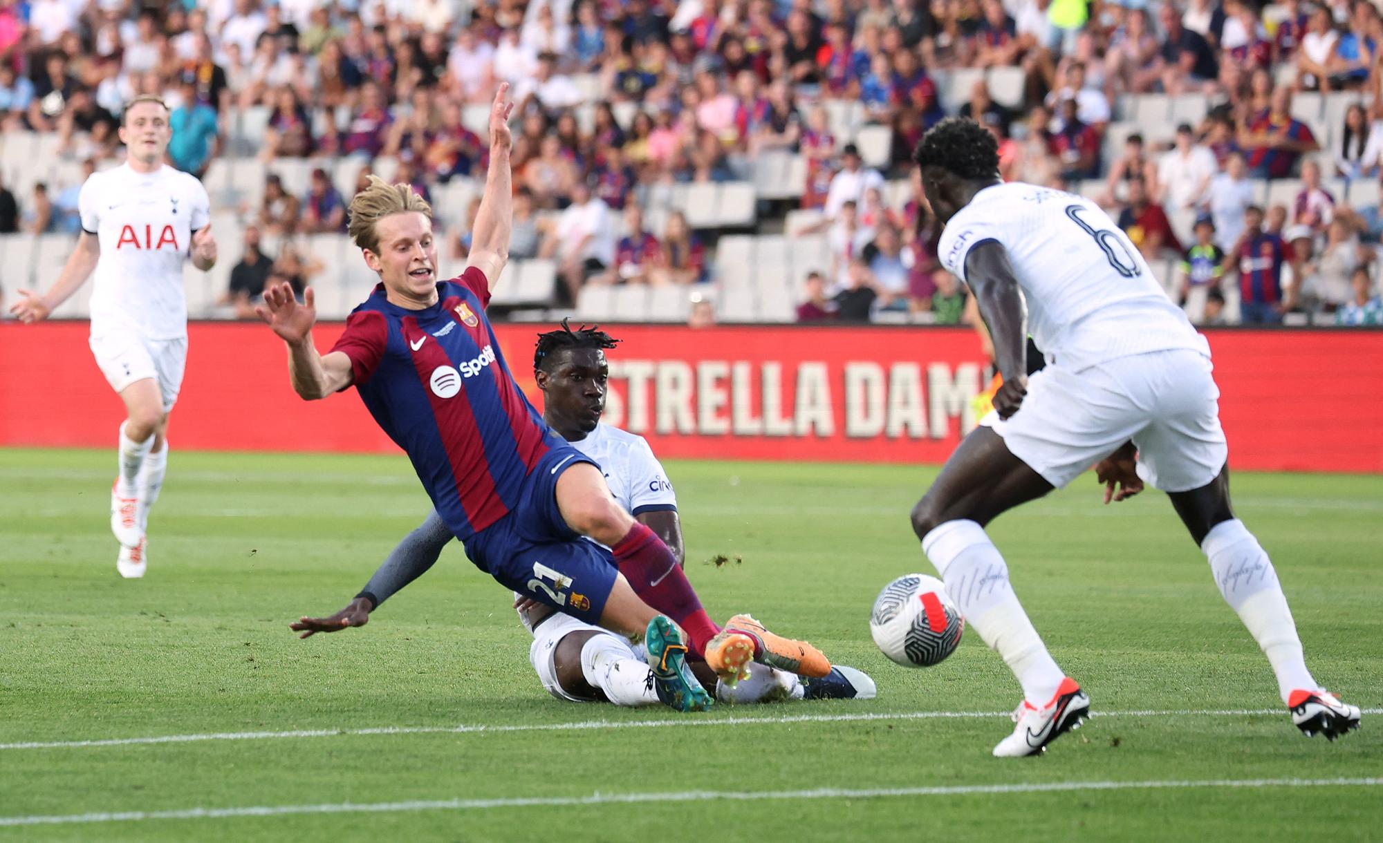 Les millors imatges del debut del Barça al Lluís Companys en el Trofeu Joan Gamper