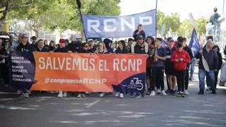 "Volem més Club": multitudinaria manifestación para salvar al Real Club Náutico de Palma