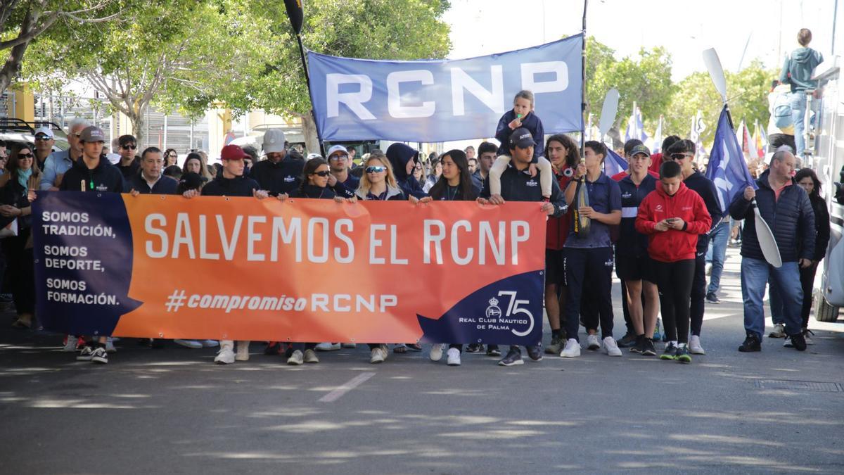 FOTOS: Manifestación para salvar al Real Club Náutico de Palma