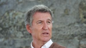 Feijóo, al que no entienda sus vacaciones sobrevaloradas: tómate un albariño y descansa