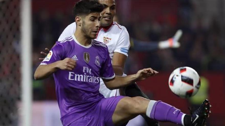 Marco Asensio va marcar el primer gol del Madrid, que complicava molt l&#039;eliminatòria al Sevilla.