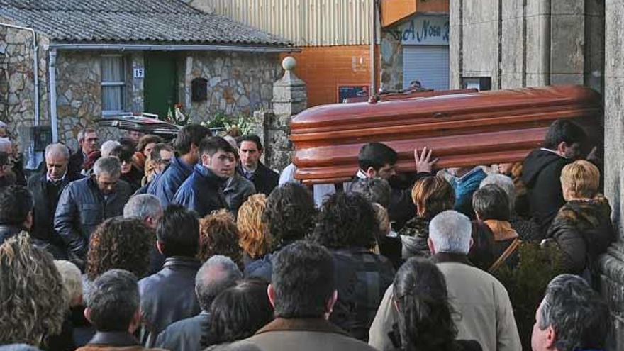 El entierro se celebró en Aldán y resultó multitudinario.