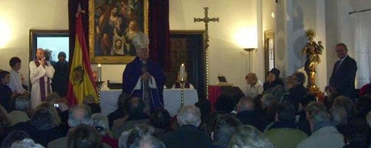 Reig Pla, el domingo, con la bandera franquista.