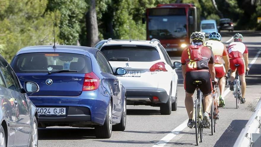 El PSOE pide más medidas de protección para los ciclistas