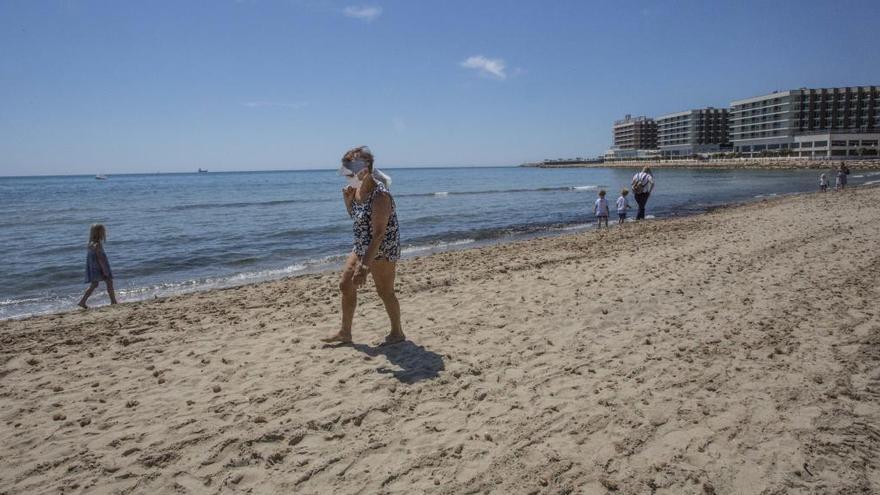 La playa del Postiguet está en fase 1 abierta solo al paseo y la actividad deportiva