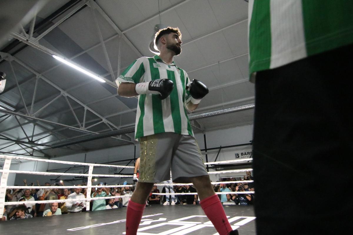 Estreno profesional de El Cazador Jr. en Córdoba, en el Boxing El Cazador de Chinales.