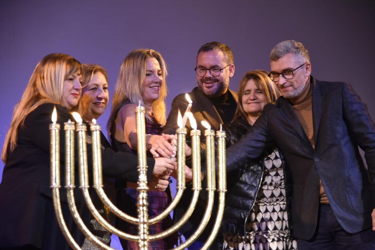 Miembros de la comunidad judía de la Costa del Sol han participado en la fiesta de las luces.