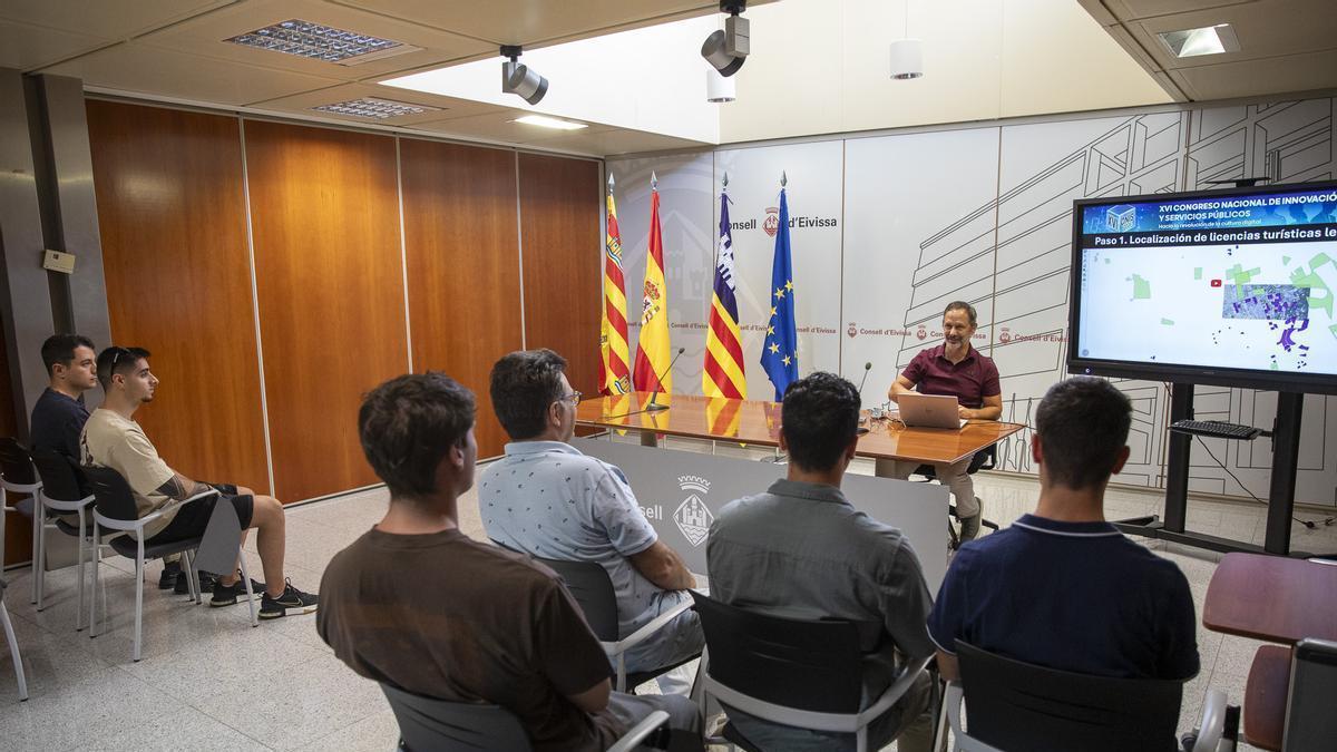 Los alumnbos en el Consell.