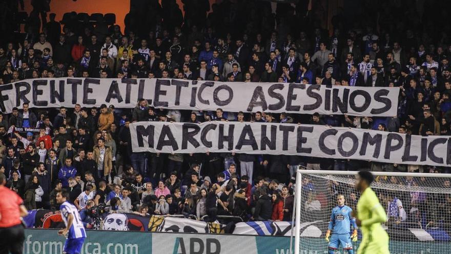 Pancarta de los Riazor Blues durante el Deportivo-Betis de anoche