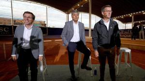 El alcalde de Madrid, José Luis Martínez-Almeida; el preparador deportivo Toni Nadal y el líder del PP, Alberto Núñez Feijóo, este martes en la Ciudad de la Raqueta (Madrid), en un coloquio sobre educación y superación. 