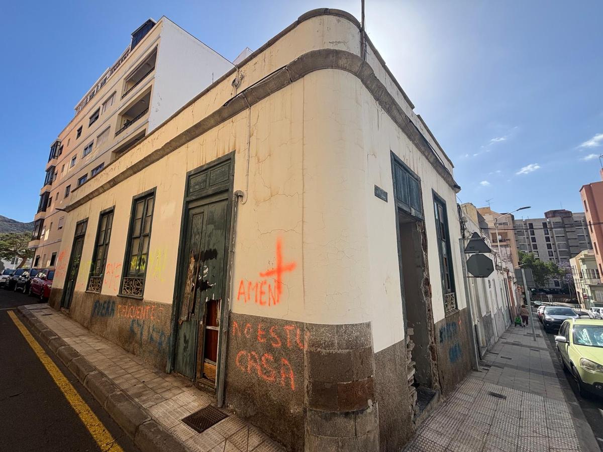 La casa ocupada de la calle El Saludo, en el barrio de El Toscal, en una zona céntrica de Santa Cruz de Tenerife.