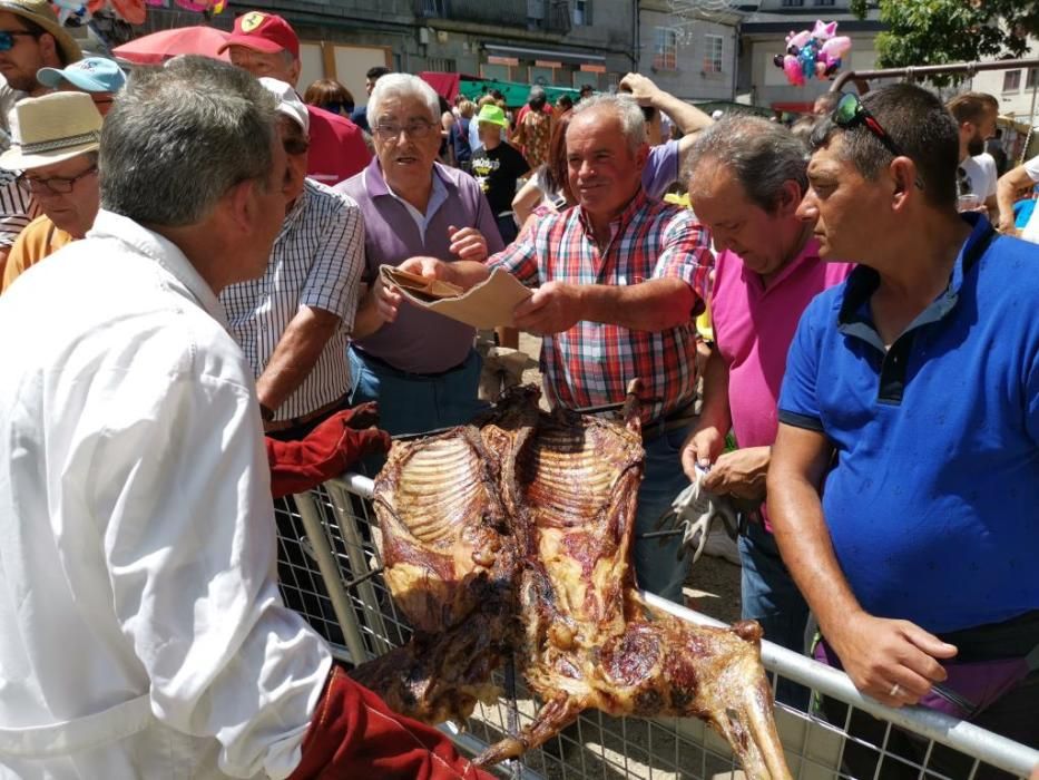 Más de 3.000 comensales disfrutan en Moraña del Carneiro ao Espeto
