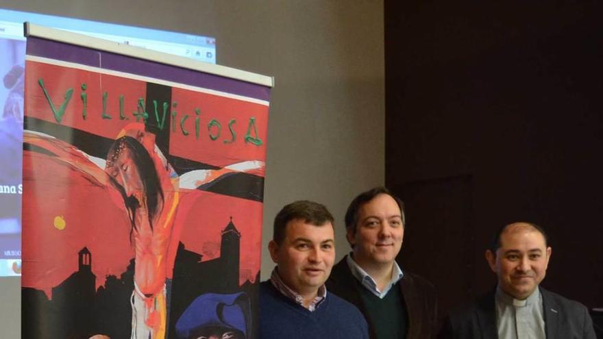 Por la izquierda, Nicolás Rodríguez, Alejandro Vega y Jorge Cabal, con el cartel de la Semana Santa local.