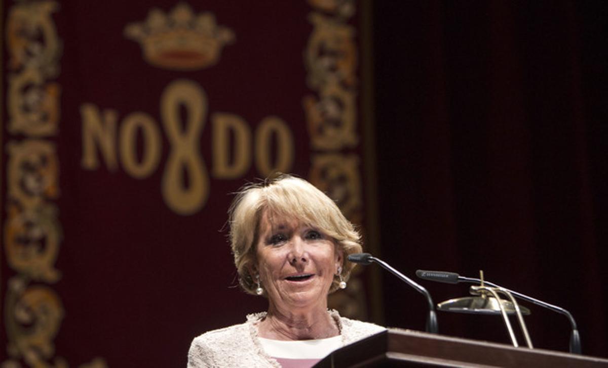 Esperanza Aguirre, durant el pregó de la fira taurina de Sevilla, aquest diumenge. Esperanza Aguirre, durant el pregó de la fira taurina de Sevilla, aquest diumenge.