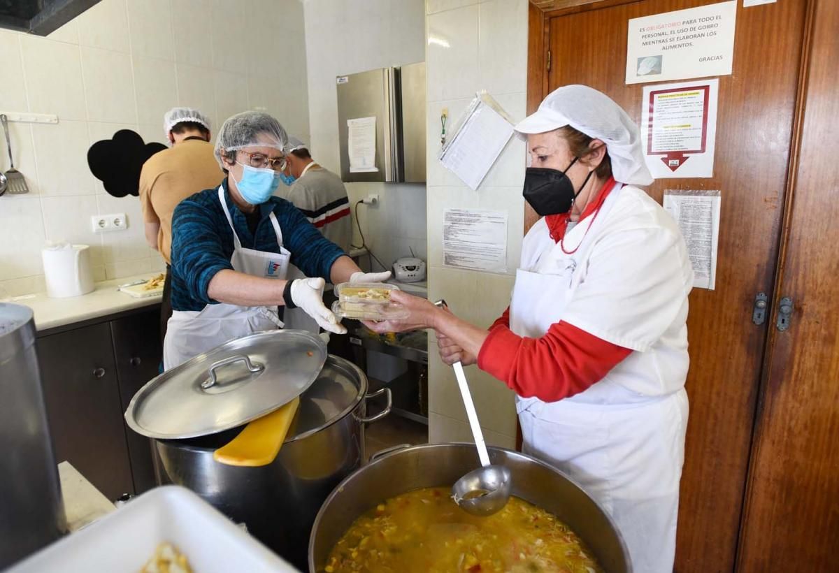 El comedor Trinitarios redobla el servicio por el efecto de la pandemia