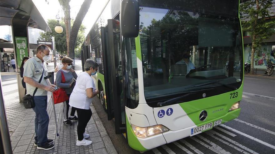 Aucorsa sigue con la mitad de usuarios que hace un año