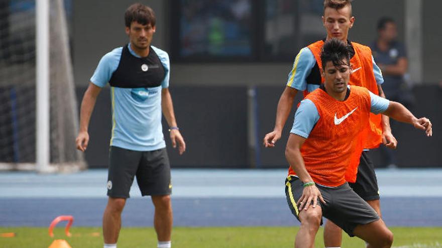 Nolito y al fondo el grancanario Silva en un entrenamiento del City.