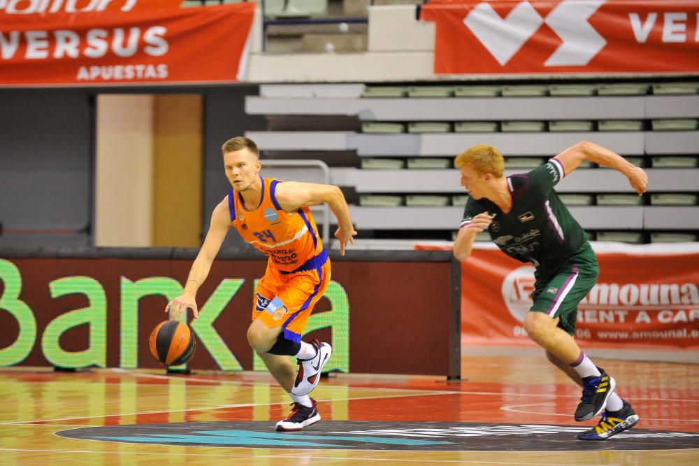 Partido entre el Unicaja y el Valencia Basket