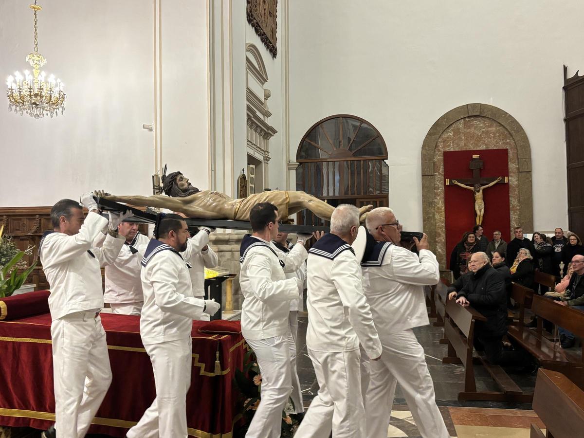 La multitudinaria bajada del Cristo del Mar de Benicarló, en imágénes/image00017