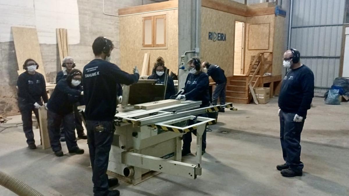 Alumnos do Obradoiro de Emprego Tahume X