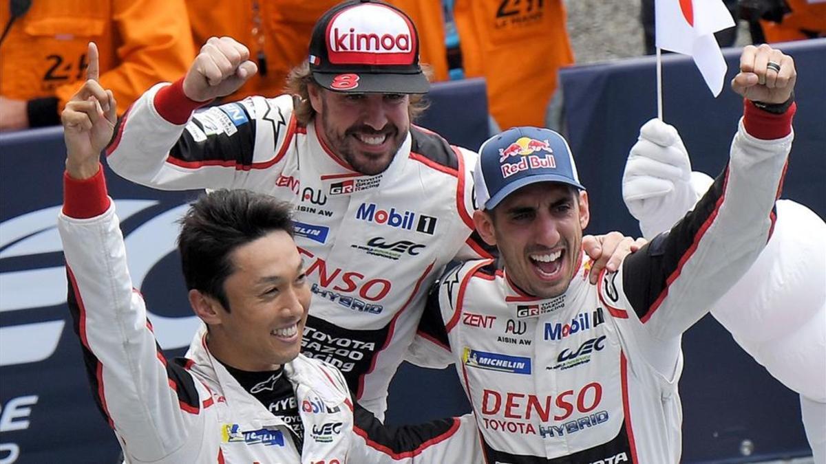 Alonso, Buemi y Nakajina, tras ganar en Le Mans