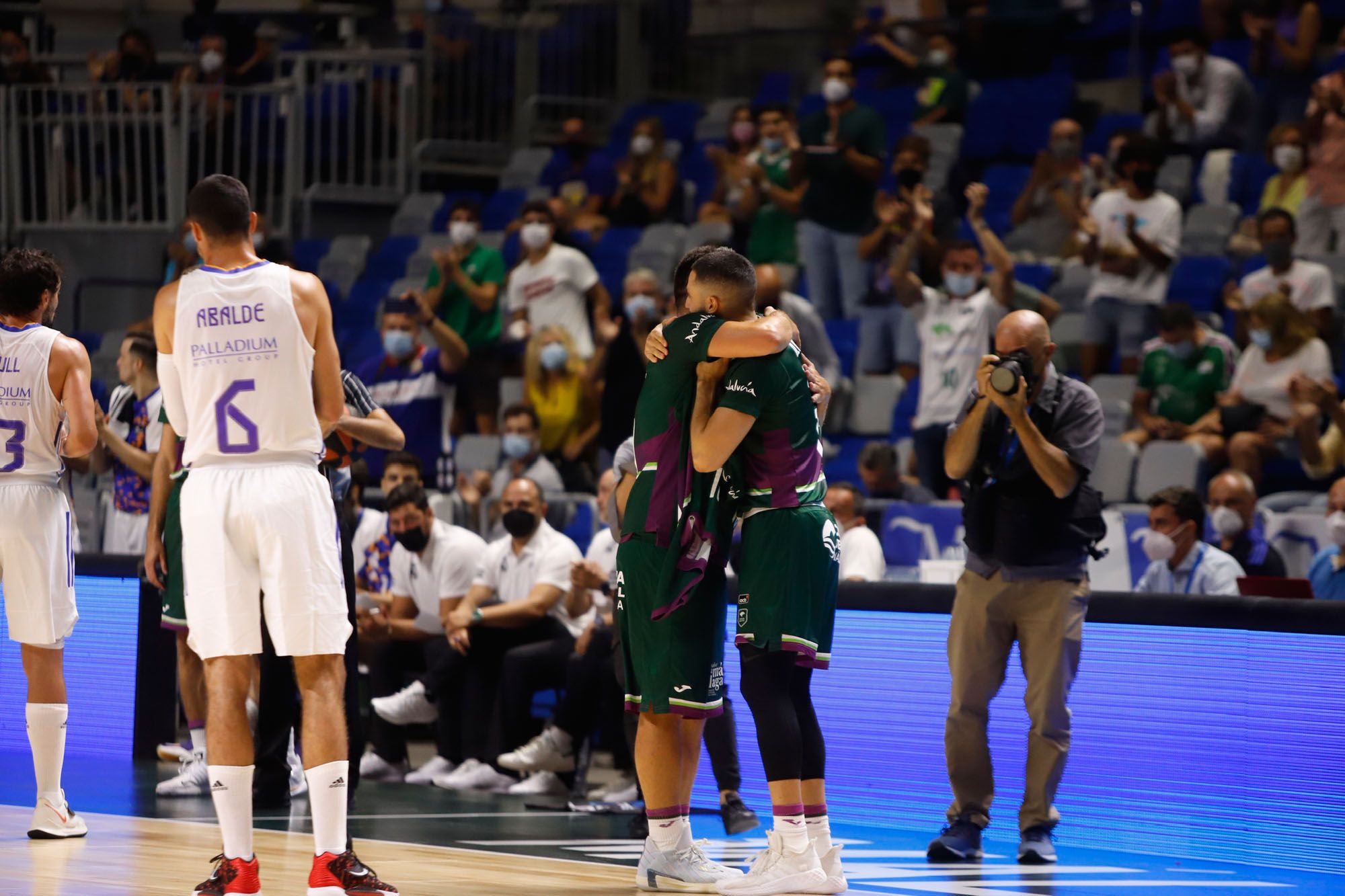 Carlos Cabezas juega su último partido con el Unicaja en el Carpena