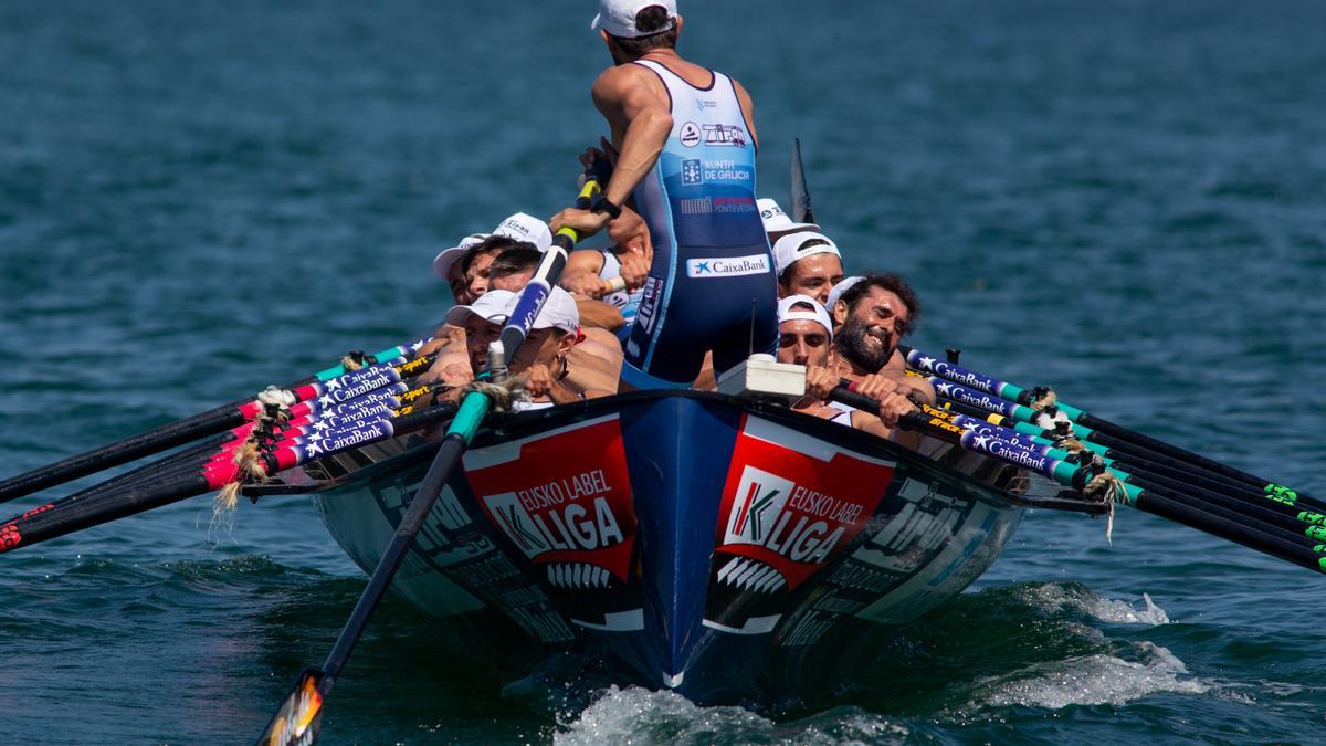 Otro momento de la regata de Tirán, en Getxo.