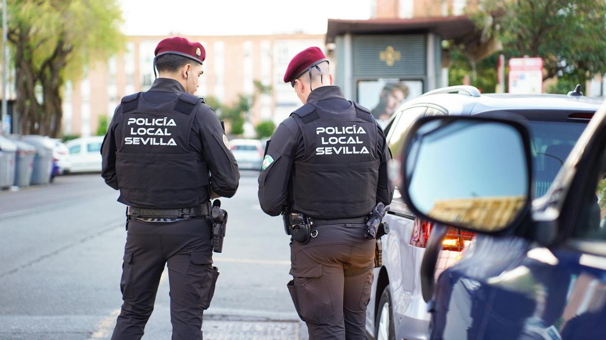 El GAR (Grupo de Apoyo y Reacción) de la Policía Local de Sevilla en su primer día de servicio.